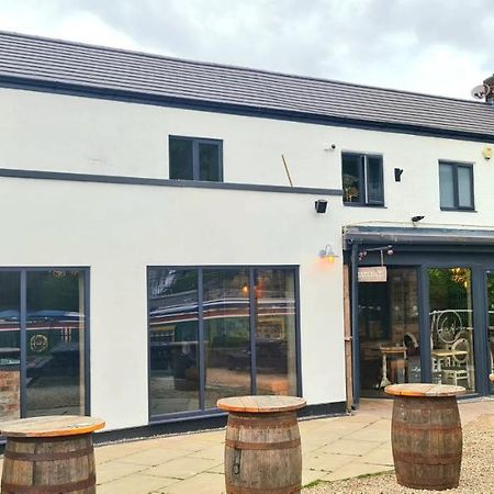 The Waterside Bar, Rooms & Restaurant Swinton  Eksteriør billede