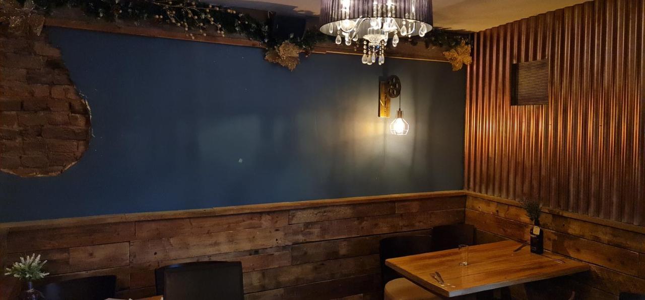 The Waterside Bar, Rooms & Restaurant Swinton  Eksteriør billede
