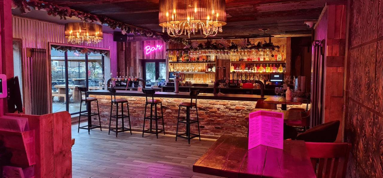 The Waterside Bar, Rooms & Restaurant Swinton  Eksteriør billede